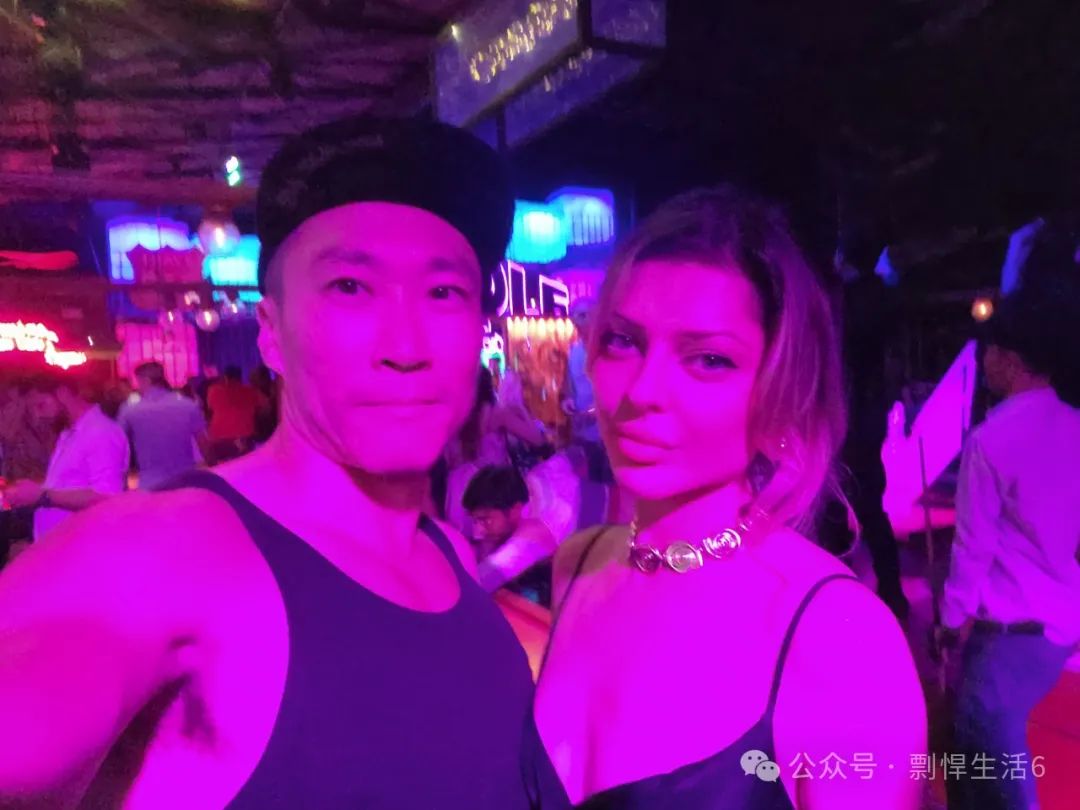 骑摩托从越南去柬埔寨，再从暹粒坐车去泰国曼谷的故事（离奇旅行+泡妞故事）